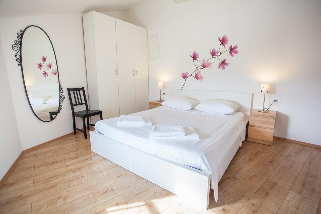 Apartment Pogled Na Luku 크레스 외부 사진